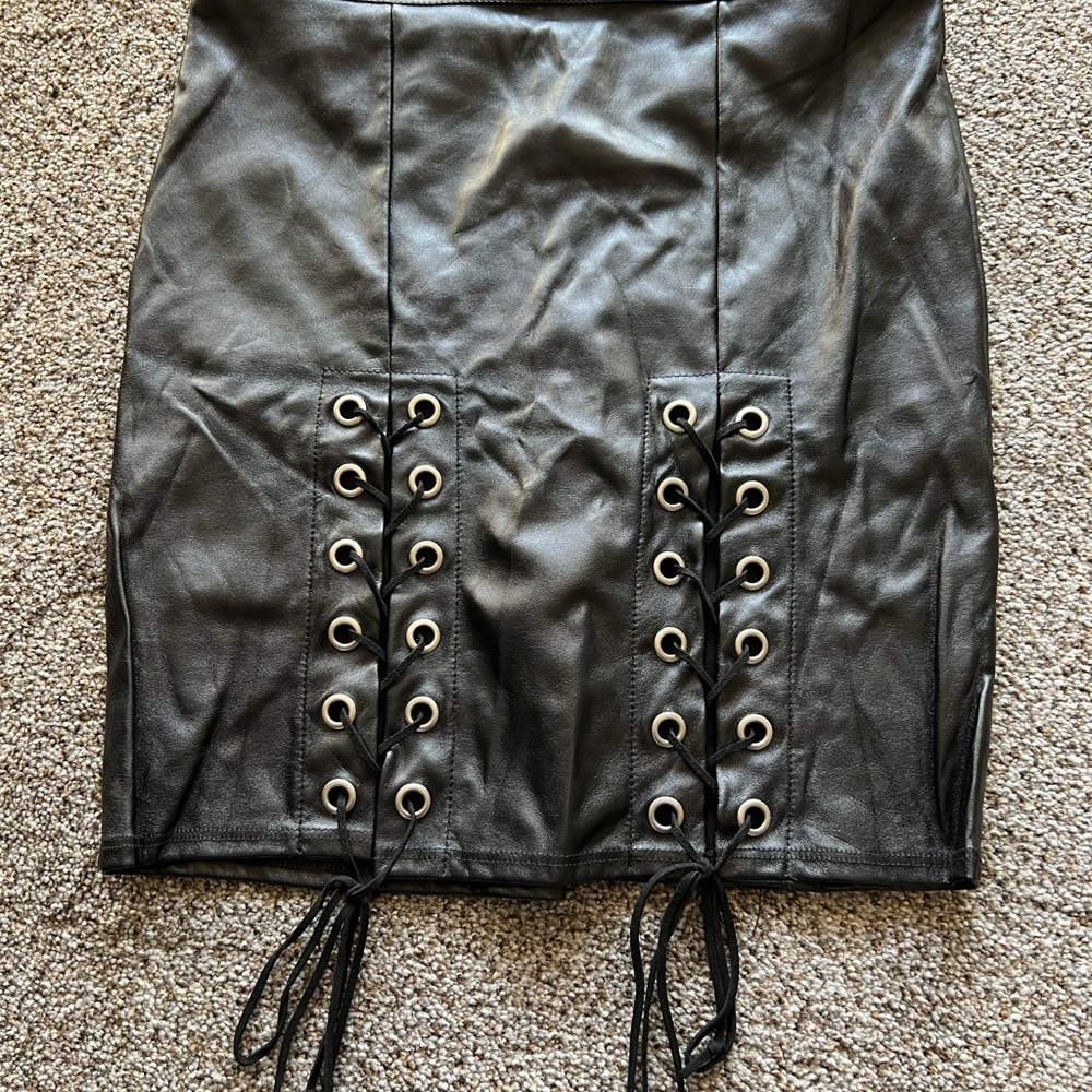 Lace up Windsor skirt